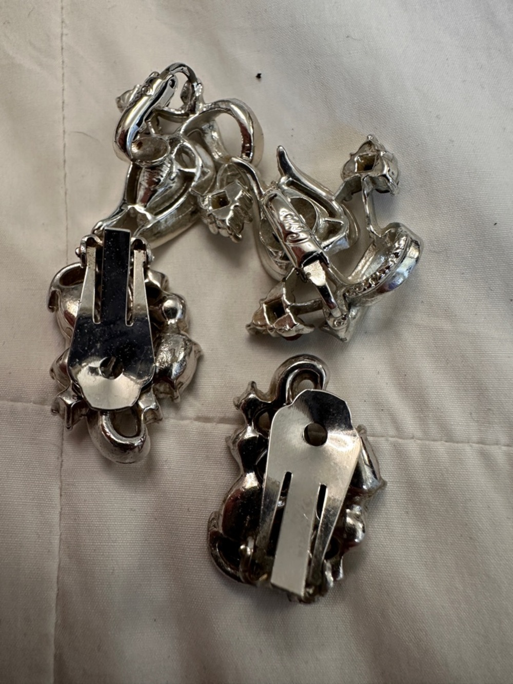 Vintage-Inspired Blue Crystal Clip-On Earrings Set - Silver Tone - Picture 4 of 4